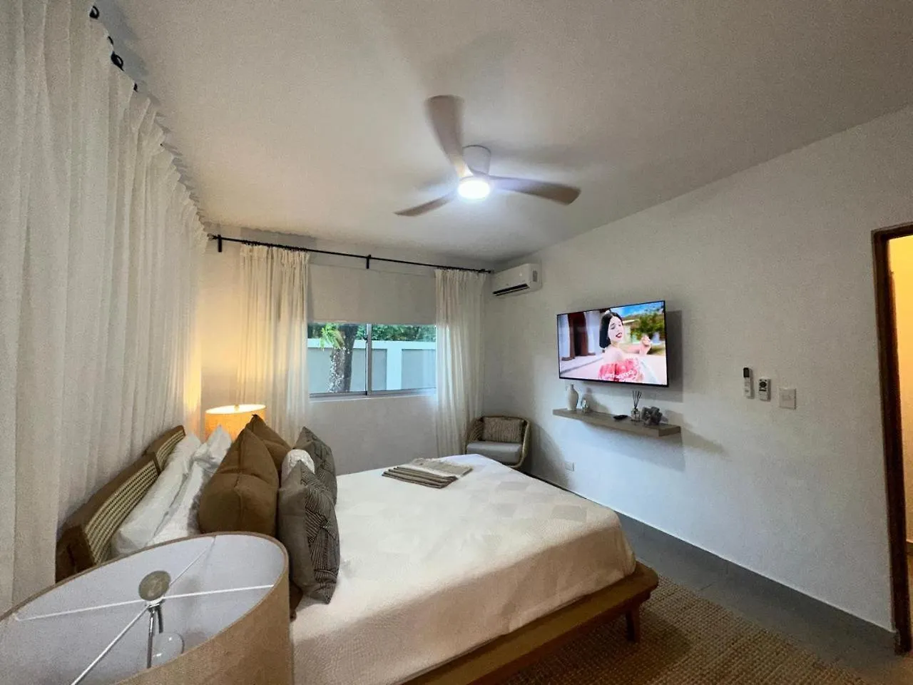 Luxury 2 Bedroom Apartment, 1 Min Walk To Punta Popy Beach, Pool, Ac, Fast Wifi, לאס טרנאס
