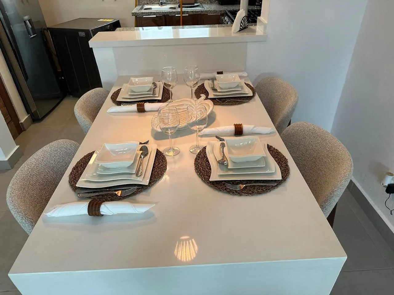 Luxury 2 Bedroom Apartment, 1 Min Walk To Punta Popy Beach, Pool, Ac, Fast Wifi, לאס טרנאס