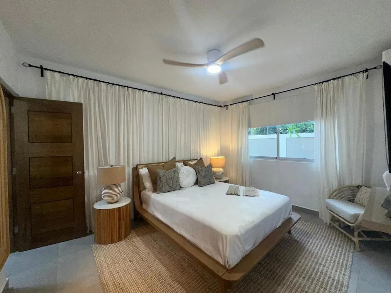 Luxury 2 Bedroom Apartment, 1 Min Walk To Punta Popy Beach, Pool, Ac, Fast Wifi, לאס טרנאס